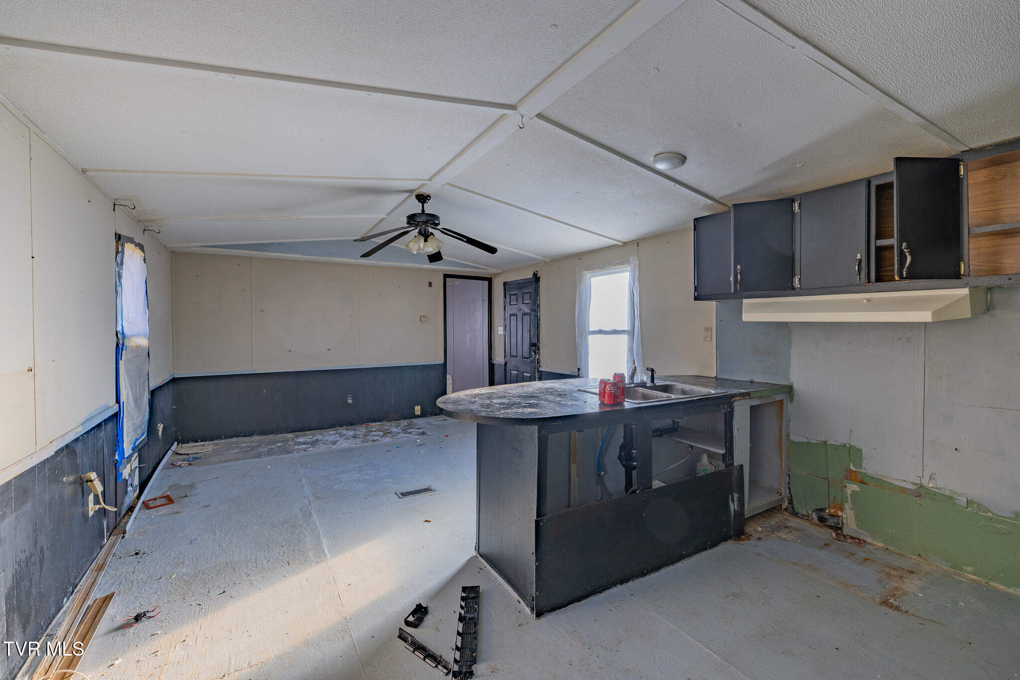 213 Fox Road Chuckey, TN 37641 - Photo 7 of 16 1R9A1848-HDR