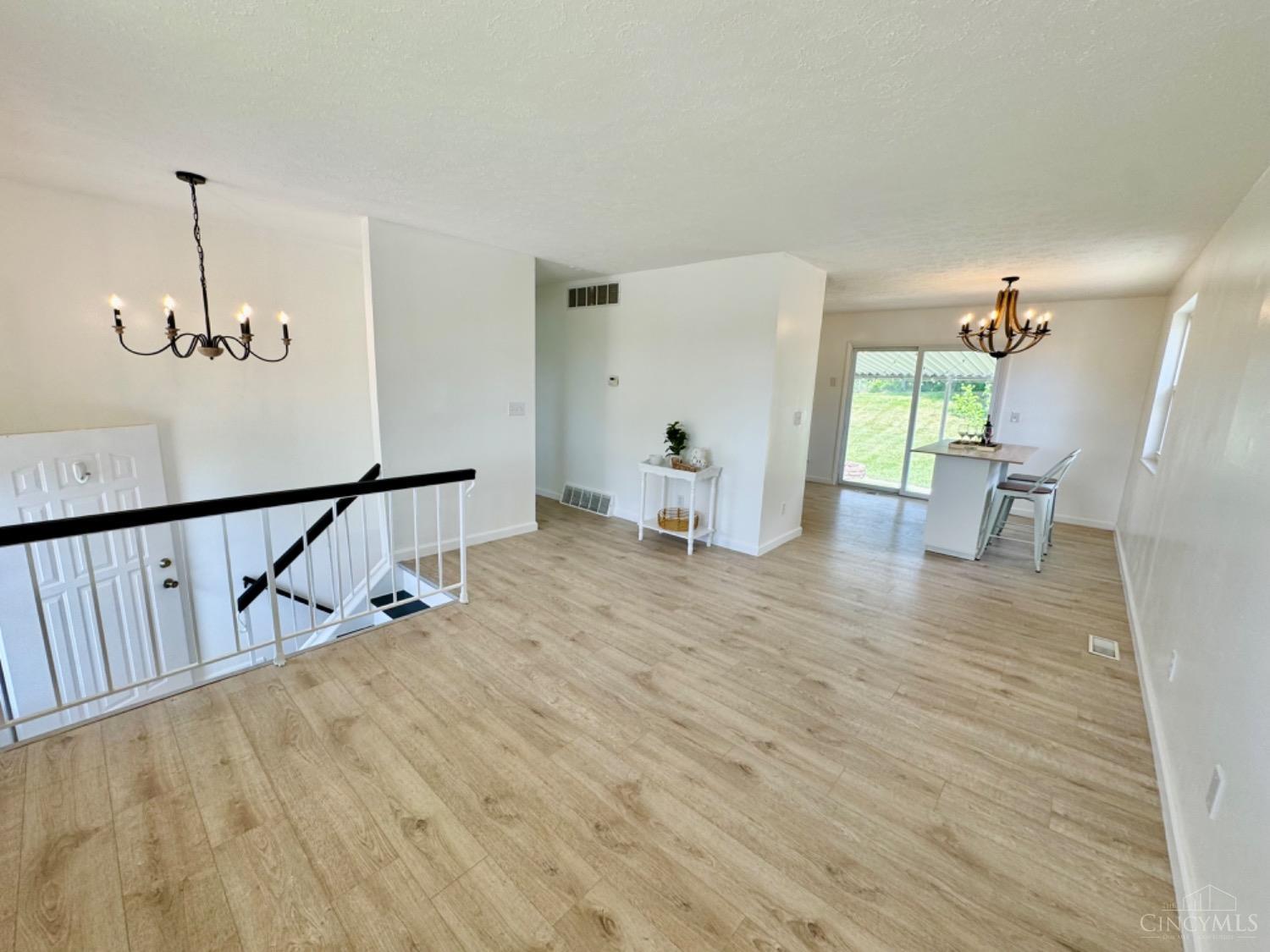 10161 Pottinger Road Cincinnati, OH 45251 - Photo 3 of 19 Gallery Image 3
