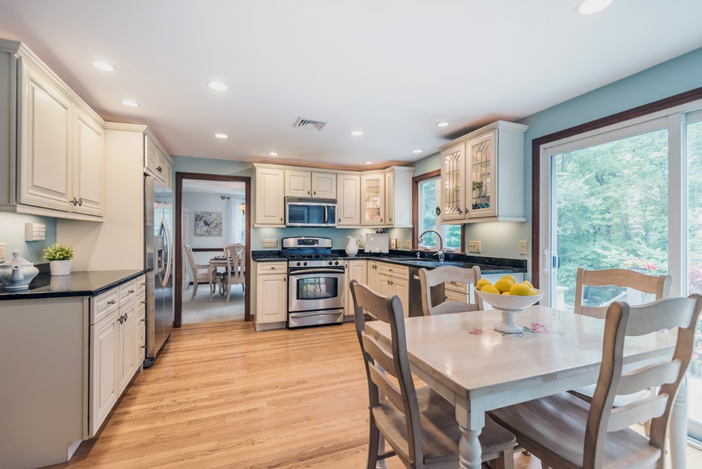 70 Candlestick Road North Andover, MA 01845 - Photo 8 of 30 Gallery Image 8