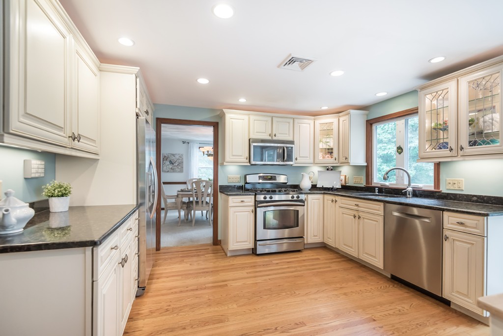 70 Candlestick Road North Andover, MA 01845 - Photo 9 of 30 Gallery Image 9