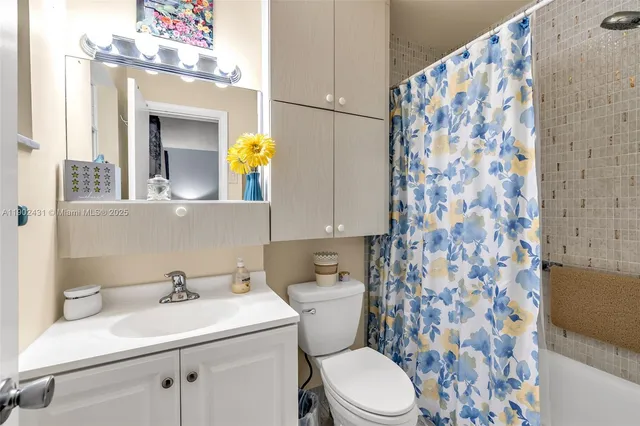 $105,000 | 5300 Washington Street, Unit H137, Hollywood, FL 33021