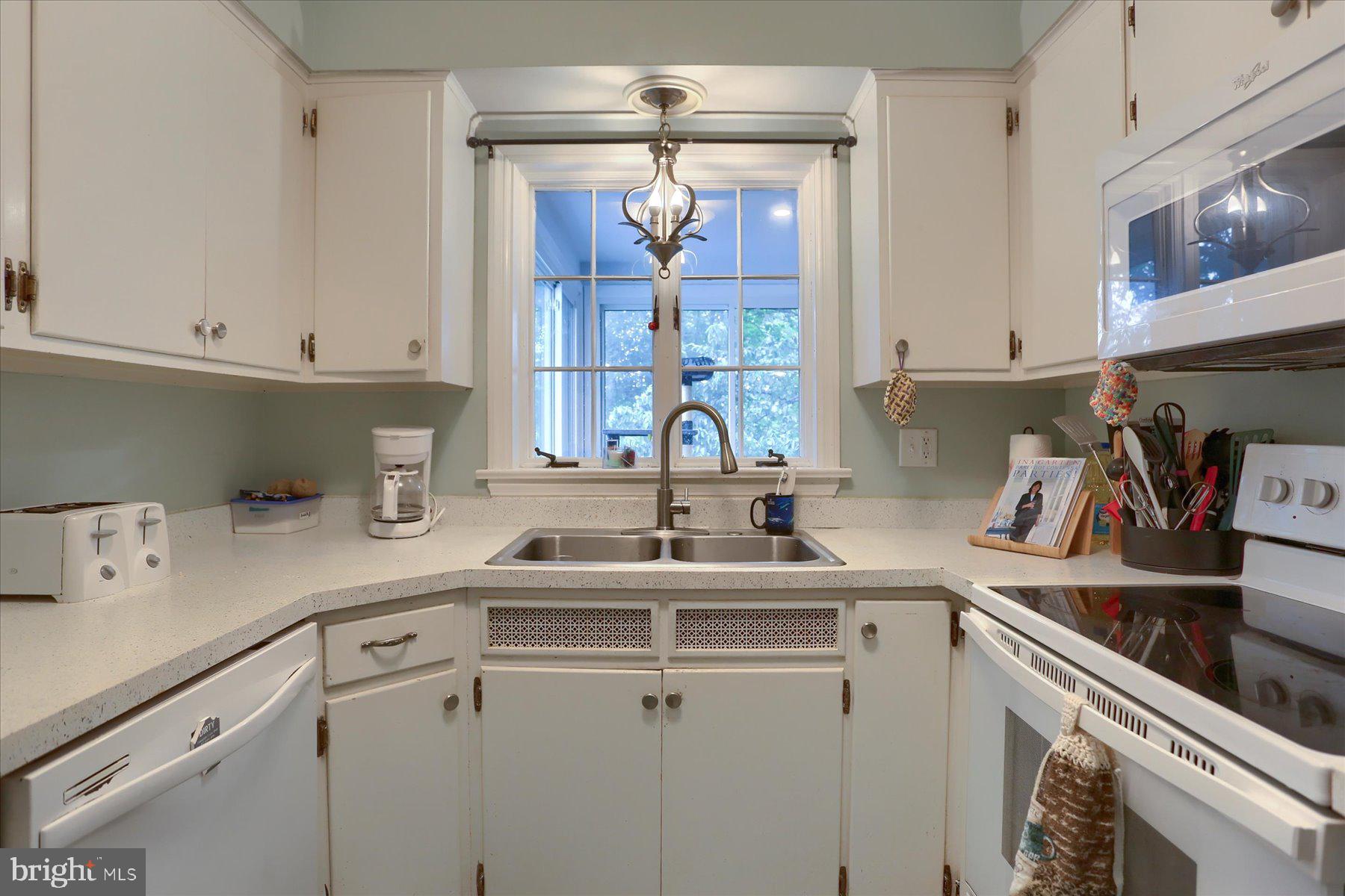 2307 Rudy Road Harrisburg, PA 17104 - Photo 10 of 24 Kitchen