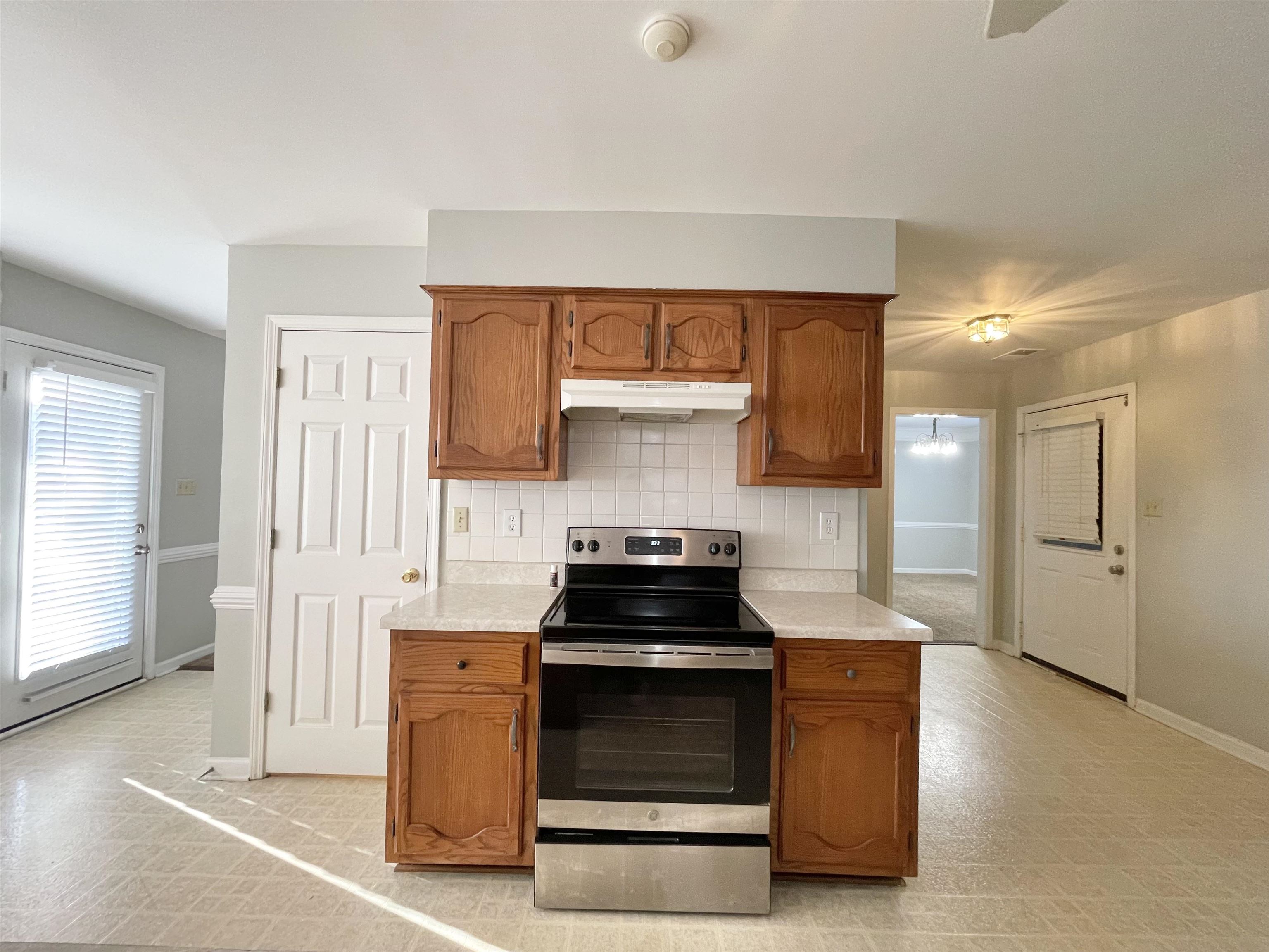 8859 Raspberry Lane Memphis, TN 38016 - Photo 4 of 16 a kitchen with a stove and a cabinet