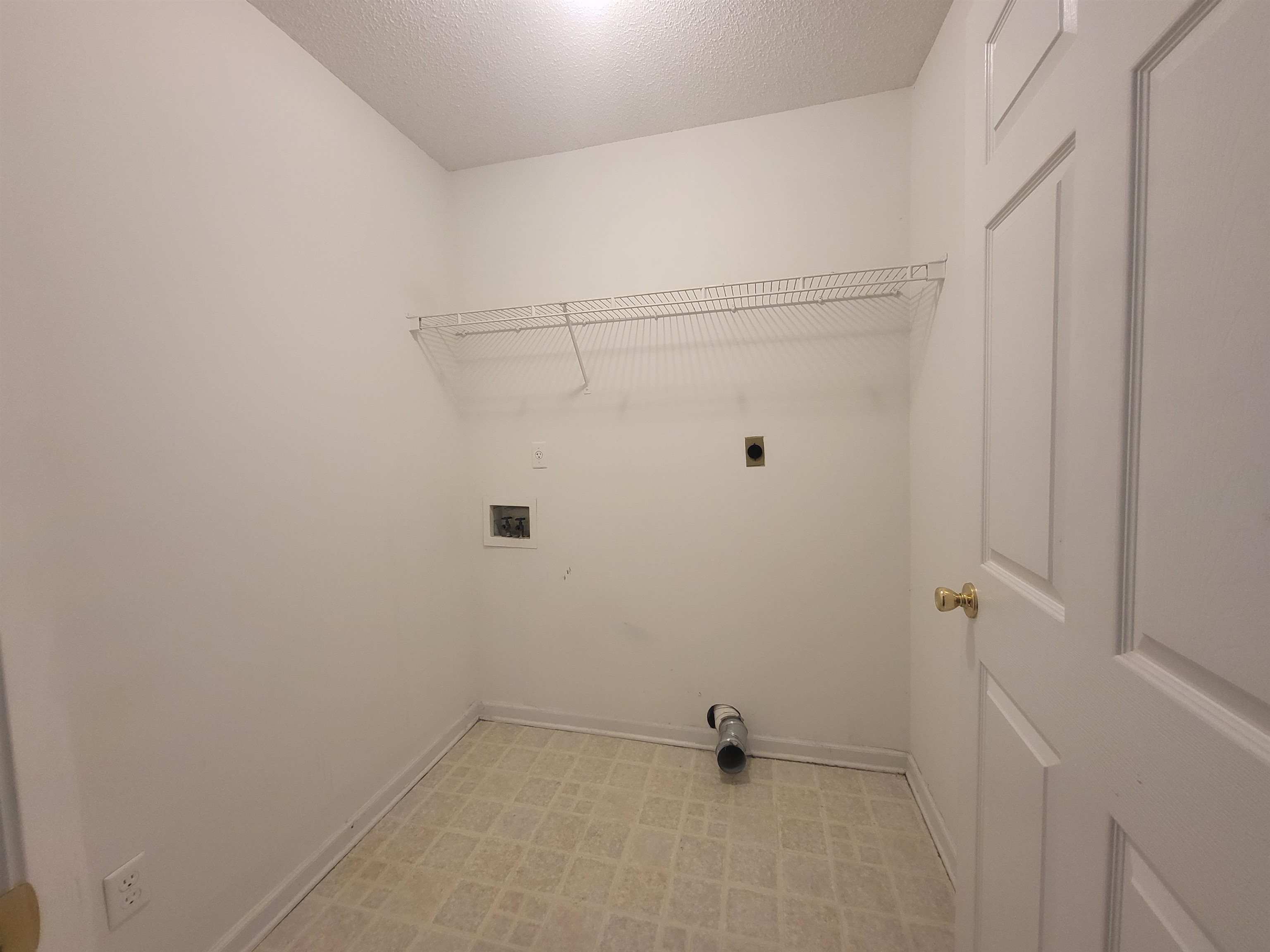8859 Raspberry Lane Memphis, TN 38016 - Photo 10 of 16 a view of a small space