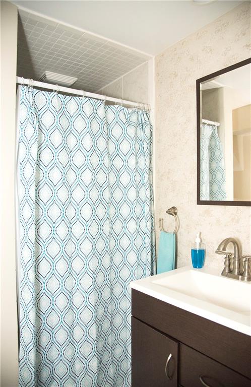 2808 Mercer Road New Castle, PA 16105 - Photo 12 of 17 Bathroom 2