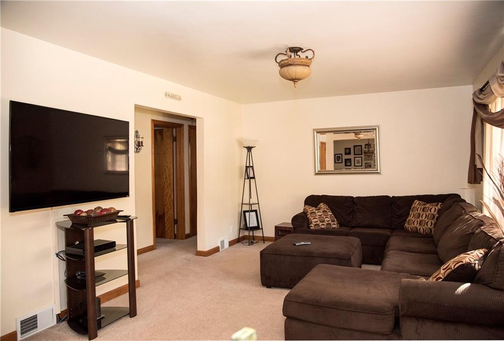 2808 Mercer Road New Castle, PA 16105 - Photo 3 of 17 Living Room