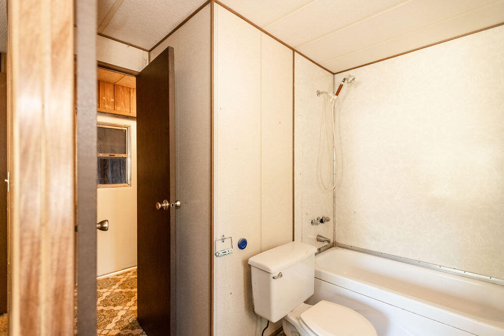 60153 Navajo Road Bend, OR 97702 - Photo 16 of 20 Bath