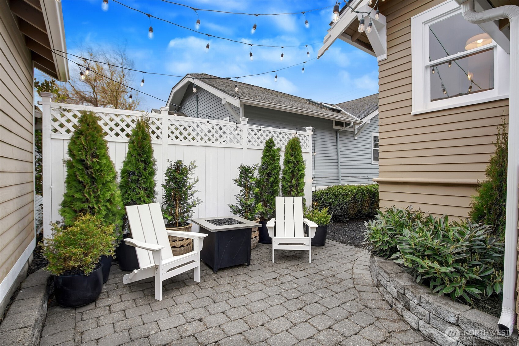 720 North 46th Street Seattle, WA 98103 - Photo 31 of 32 a view of a chairs and table in the back yard of the house