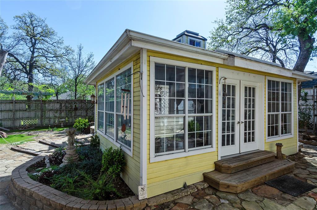 1400 East Shady Grove Road Irving, TX 75060 - Photo 20 of 39 a view of a house with backyard and sitting area