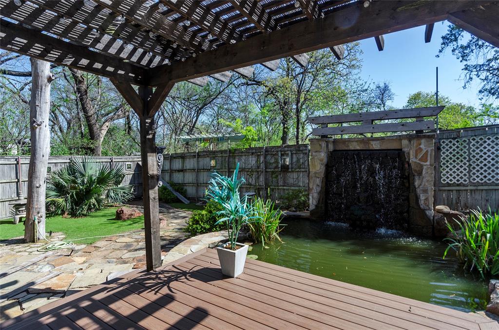 1400 East Shady Grove Road Irving, TX 75060 - Photo 24 of 39 a view of a backyard with plants and garden