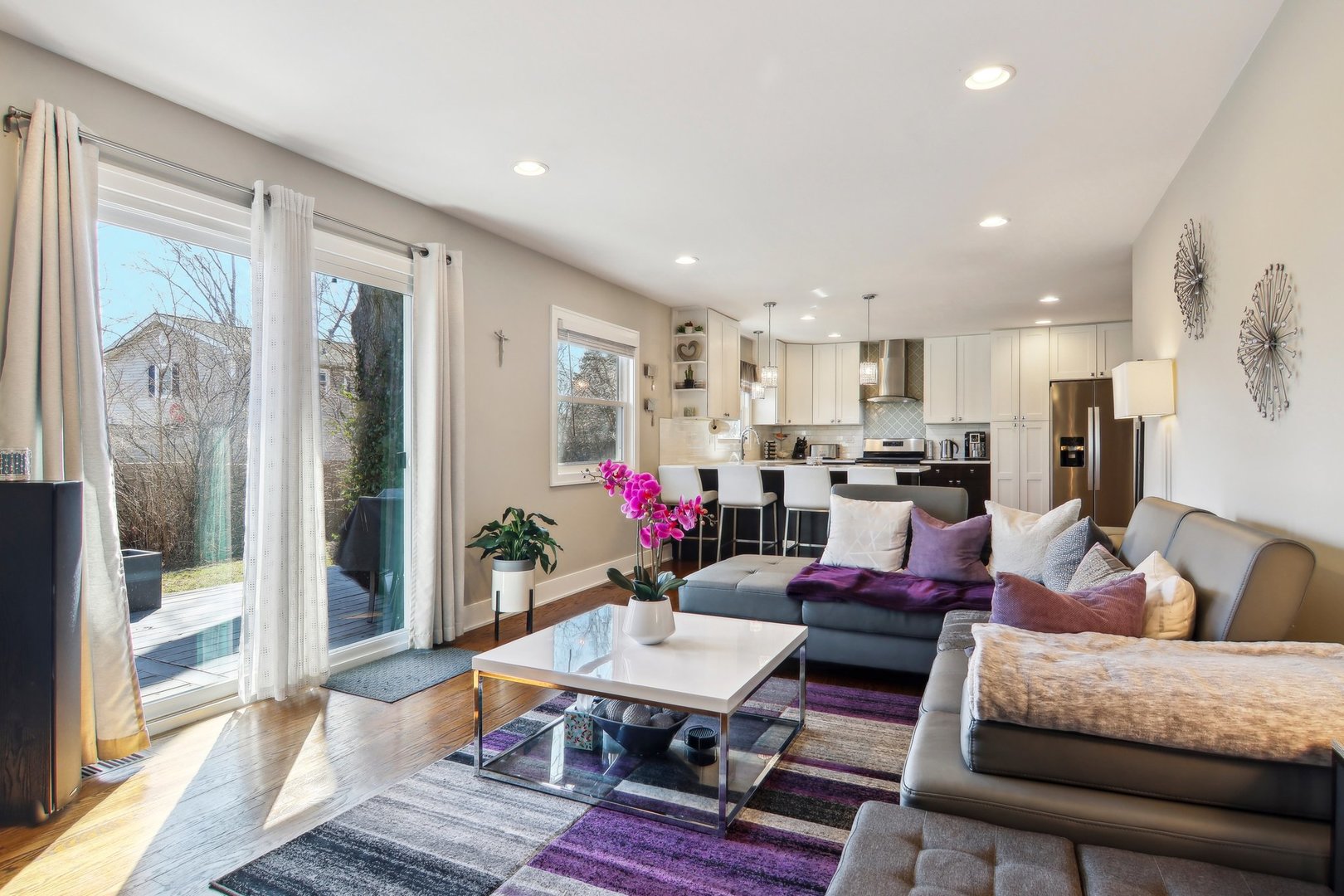 379 Brighton Road Elk Grove Village, IL 60007 - Photo 4 of 27 Gallery Image 4