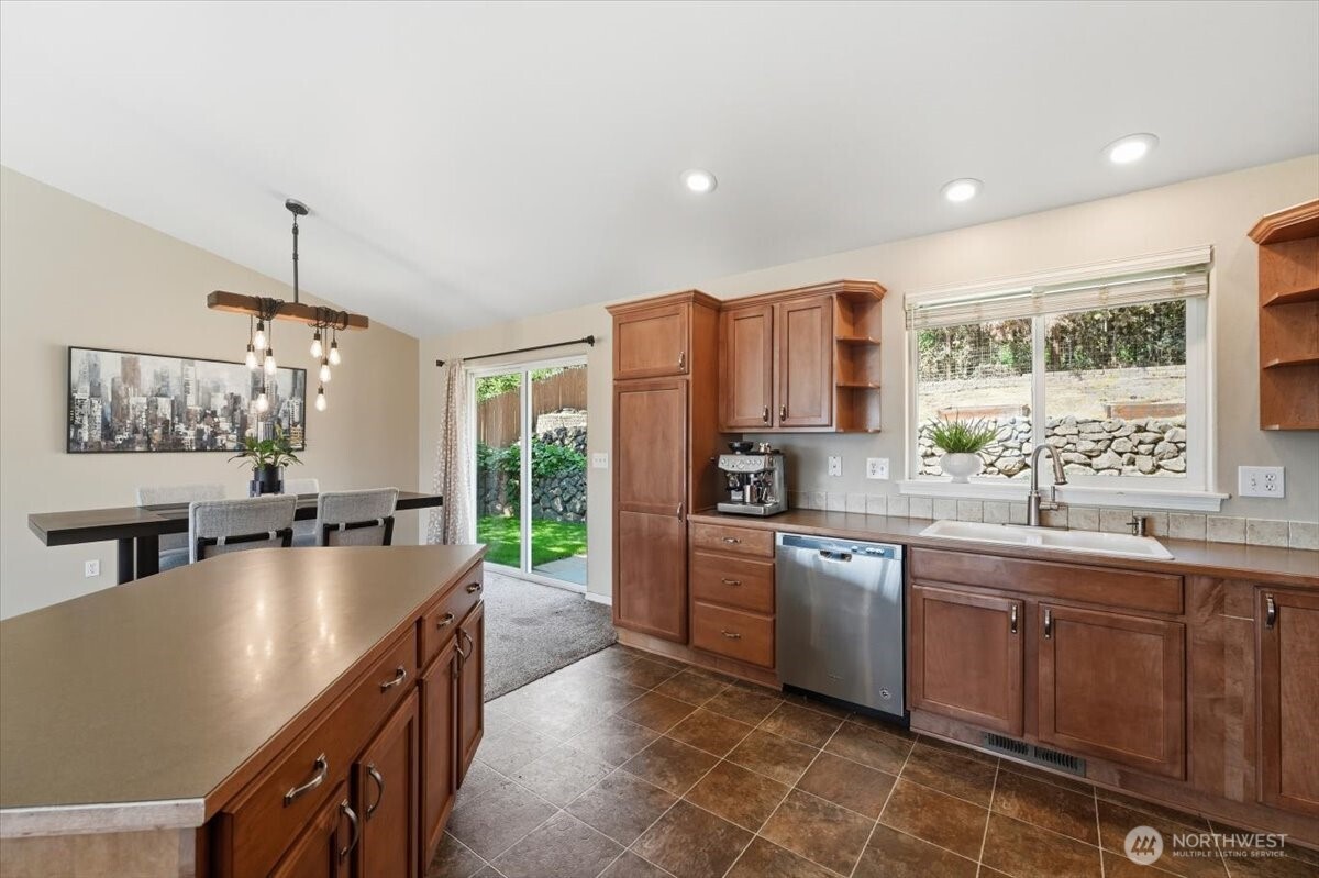 2132 West Honeysett Road Wenatchee, WA 98801 - Photo 10 of 38