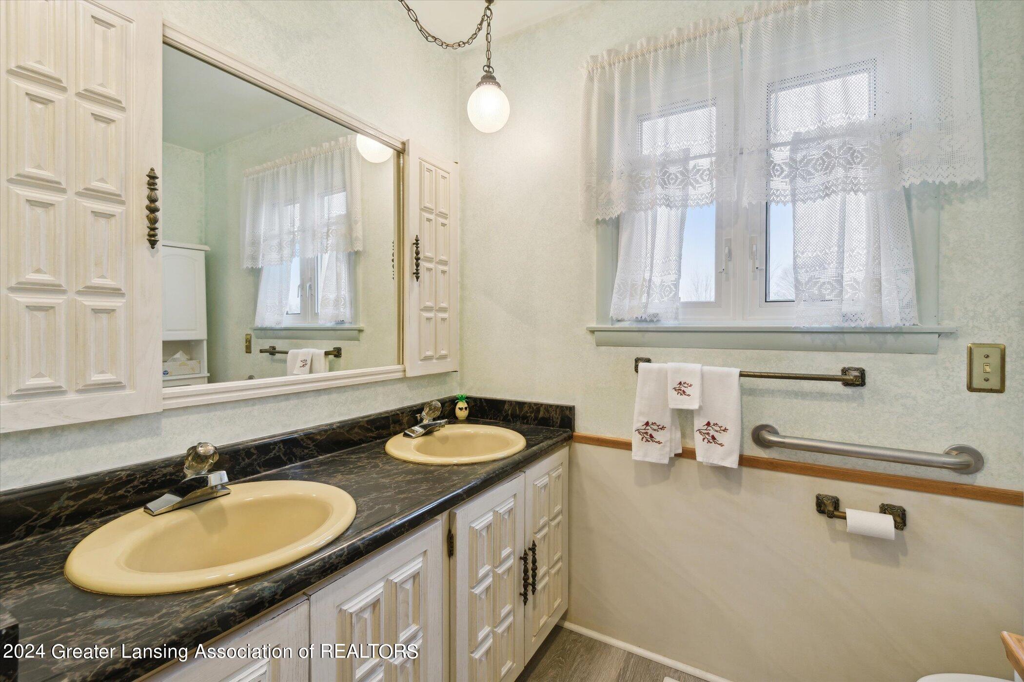 4713 Pares Road Dimondale, MI 48821 - Photo 31 of 61 29-4713-Pares-Rd-Diamondale-MI-48821-Win