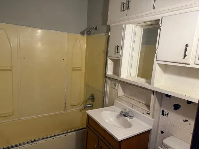 $207,000 | 6034 25th Avenue, Kenosha, WI 53143