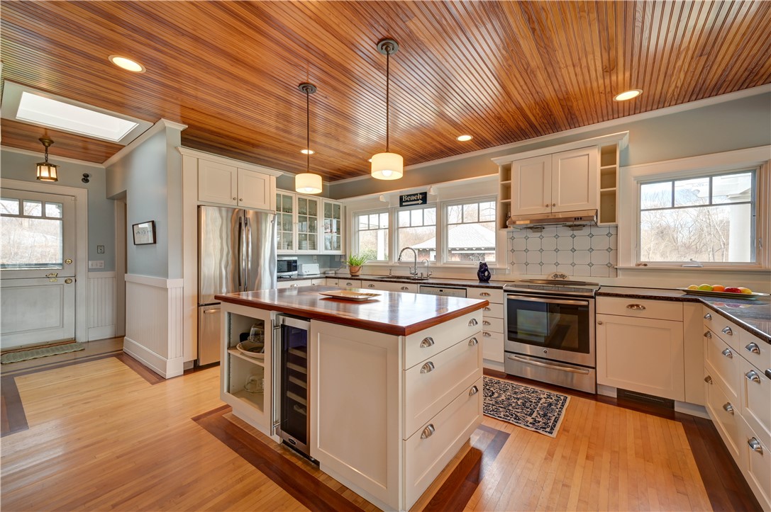 664 3rd Beach Road Middletown, RI 02842 - Photo 22 of 49