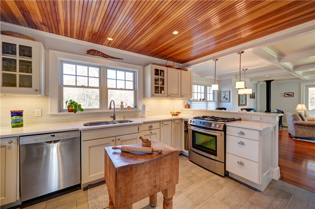 664 3rd Beach Road Middletown, RI 02842 - Photo 45 of 49