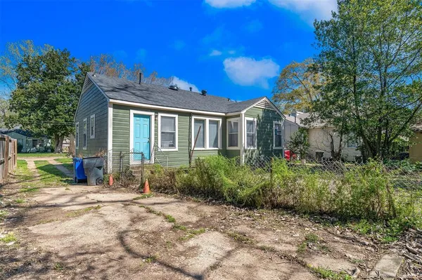 $1,100 | 219 East Slattery Boulevard, Shreveport, LA 71104