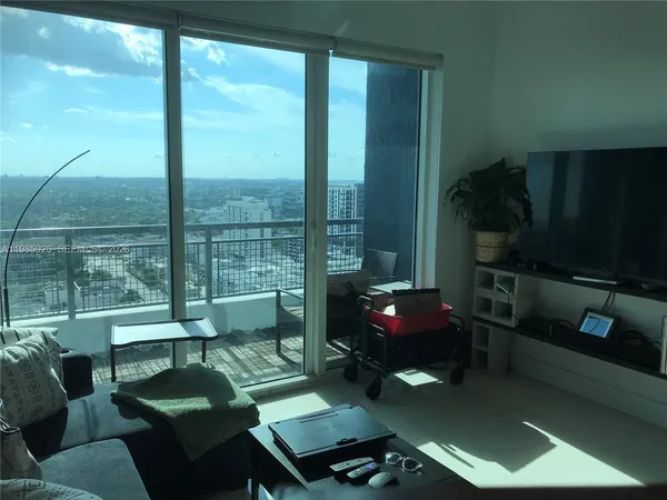 $2,800 | 60 Southwest 13th Street, Unit 2007, Miami, FL 33130