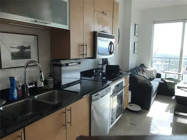 $2,800 | 60 Southwest 13th Street, Unit 2007, Miami, FL 33130