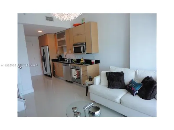 $2,800 | 60 Southwest 13th Street, Unit 2007, Miami, FL 33130