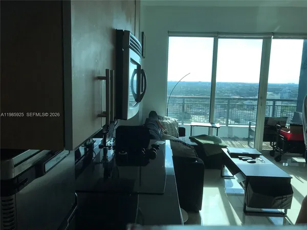 $2,800 | 60 Southwest 13th Street, Unit 2007, Miami, FL 33130