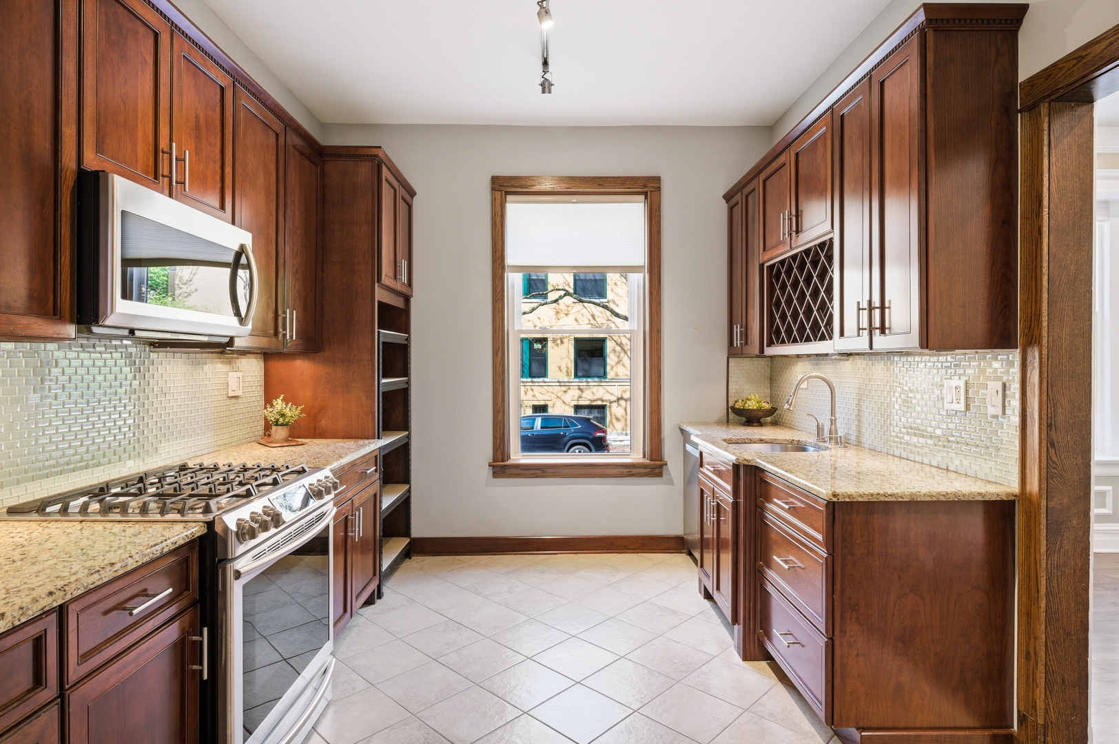 559 West Fullerton Parkway, Unit 1W Chicago, IL 60614 - Photo 7 of 23