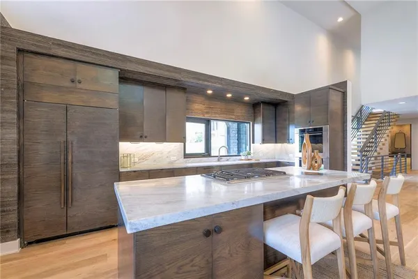 $2,700,000 | 55 Hever Knoll, Loch Lloyd, MO 64012