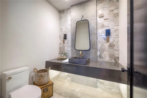 $2,700,000 | 55 Hever Knoll, Loch Lloyd, MO 64012