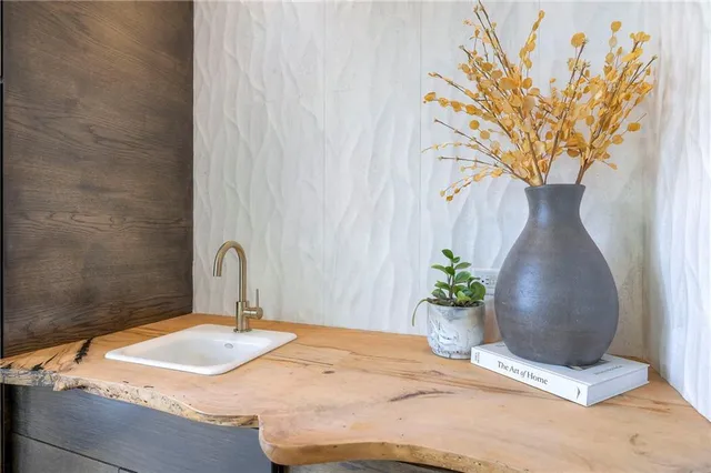 $2,750,000 | 55 Hever Knoll, Loch Lloyd, MO 64012