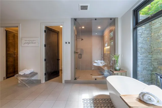 $2,750,000 | 55 Hever Knoll, Loch Lloyd, MO 64012