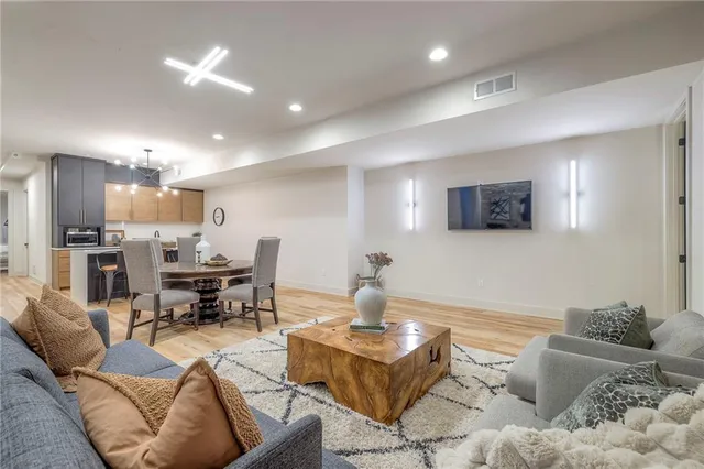 $2,750,000 | 55 Hever Knoll, Loch Lloyd, MO 64012