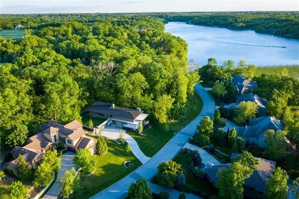 $2,700,000 | 55 Hever Knoll, Loch Lloyd, MO 64012