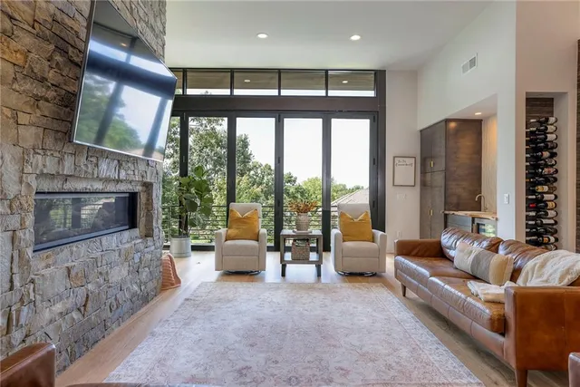 $2,750,000 | 55 Hever Knoll, Loch Lloyd, MO 64012