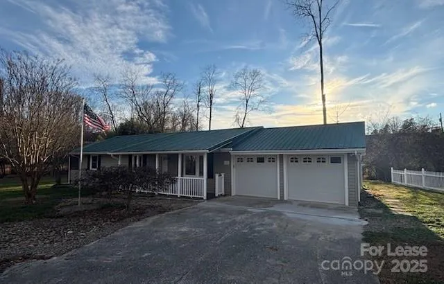 $3,200 | 232 Cedar Creek Drive, Hendersonville, NC 28792