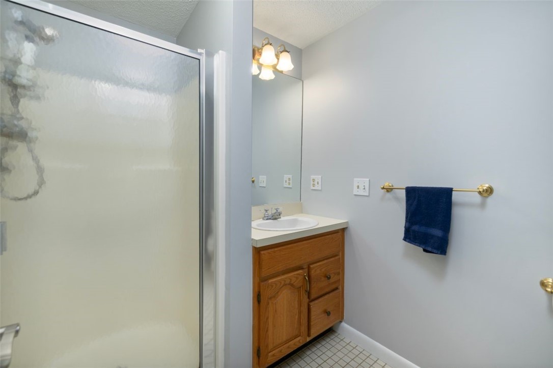 5390 Post Road, Unit 9 East Greenwich, RI 02818 - Photo 30 of 50 2nd Fl full bathroom
