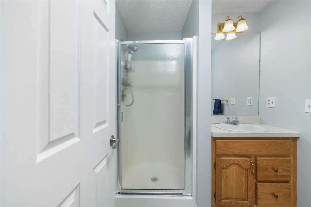 5390 Post Road, Unit 9 East Greenwich, RI 02818 - Photo 31 of 50 2nd Fl full bathroom