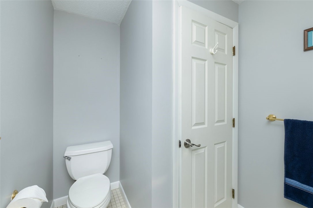 5390 Post Road, Unit 9 East Greenwich, RI 02818 - Photo 32 of 50 2nd Fl full bathroom