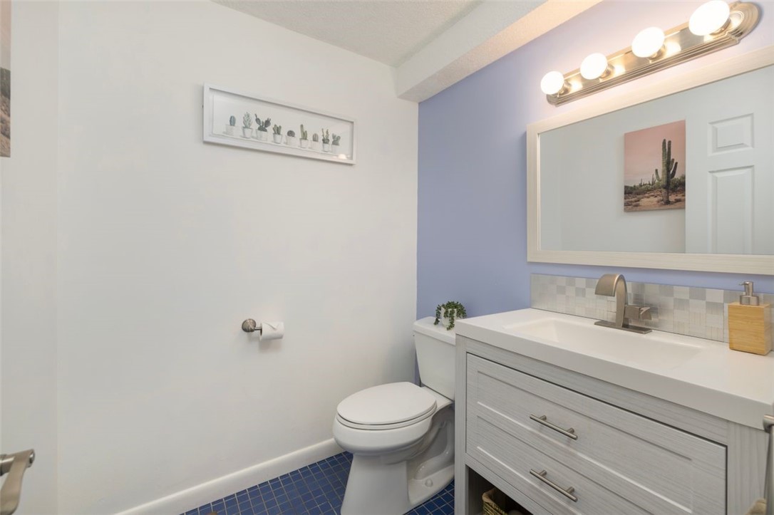 5390 Post Road, Unit 9 East Greenwich, RI 02818 - Photo 10 of 50 1st Fl bathroom