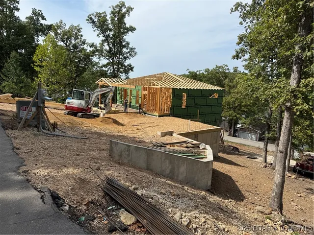 $775,000 | 20 A Tall Oaks Lane, Linn Creek, MO 65052