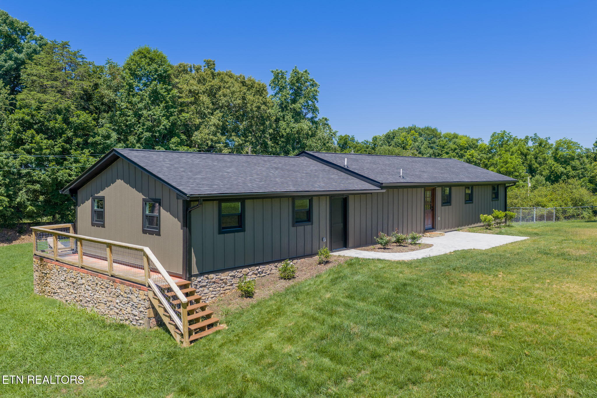 1437 Beacon Road Talbott, TN 37877 - Photo 4 of 31 homesandvideos-736