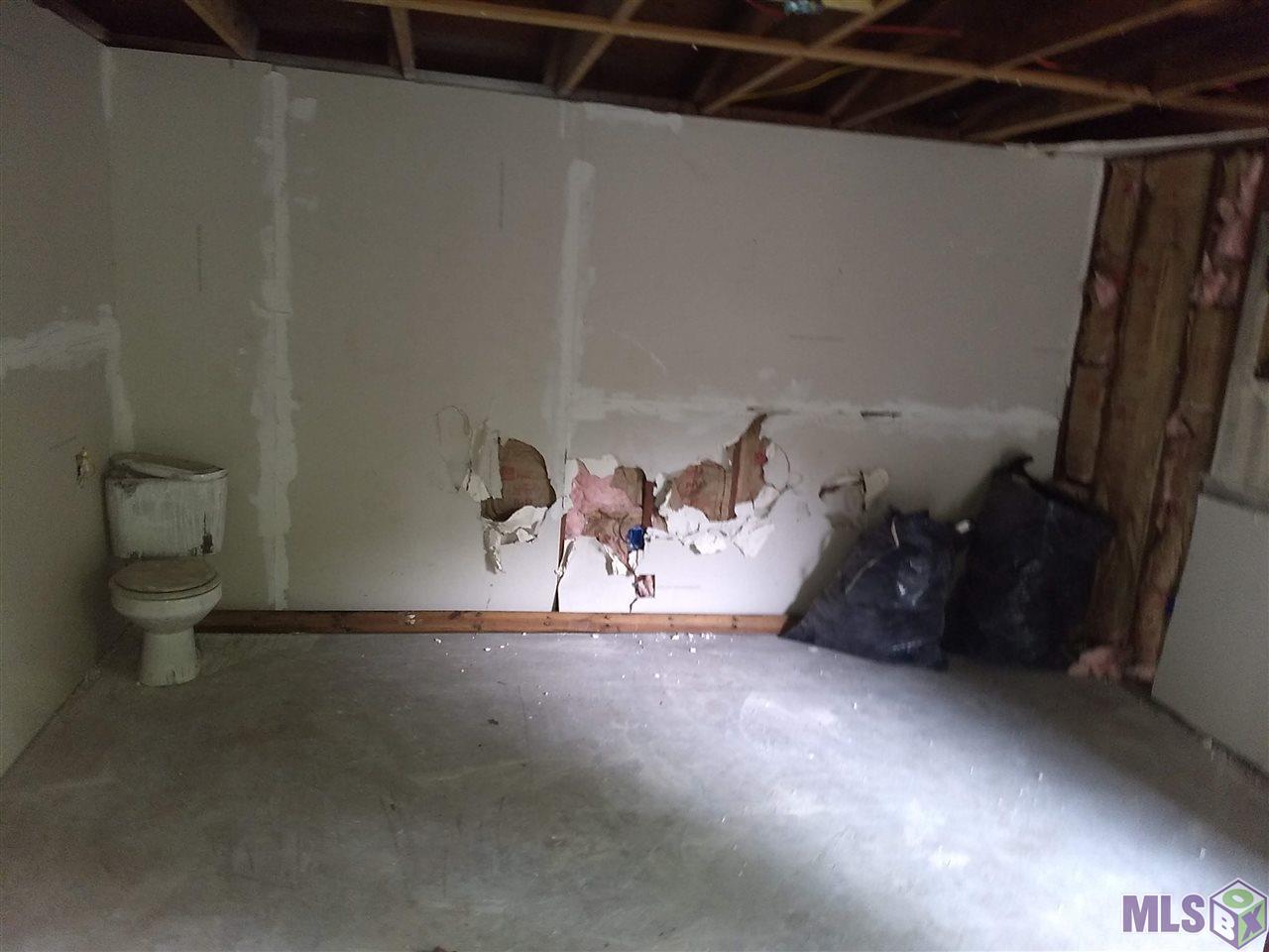 6326 Flag Street Baton Rouge, LA 70812 - Photo 7 of 9 Gallery Image 7