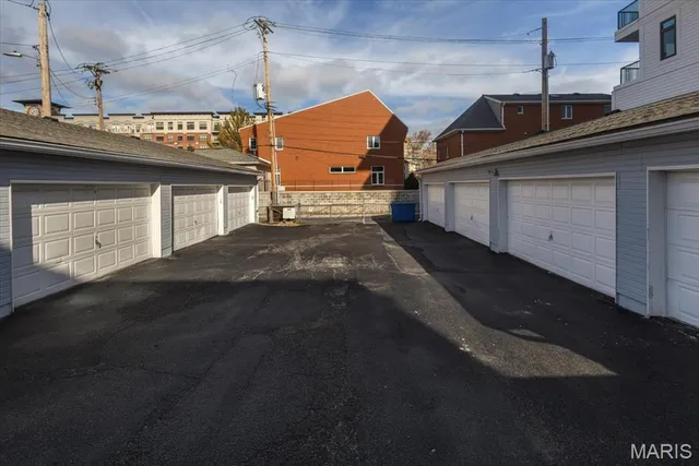 $340,000 | 4561 Laclede Avenue, Unit 4FE, St. Louis, MO 63108