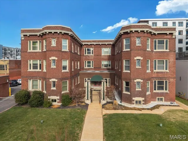 $340,000 | 4561 Laclede Avenue, Unit 4FE, St. Louis, MO 63108