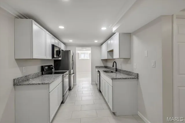 $340,000 | 4561 Laclede Avenue, Unit 4FE, St. Louis, MO 63108