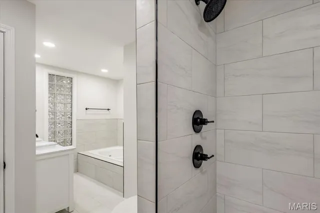 $340,000 | 4561 Laclede Avenue, Unit 4FE, St. Louis, MO 63108