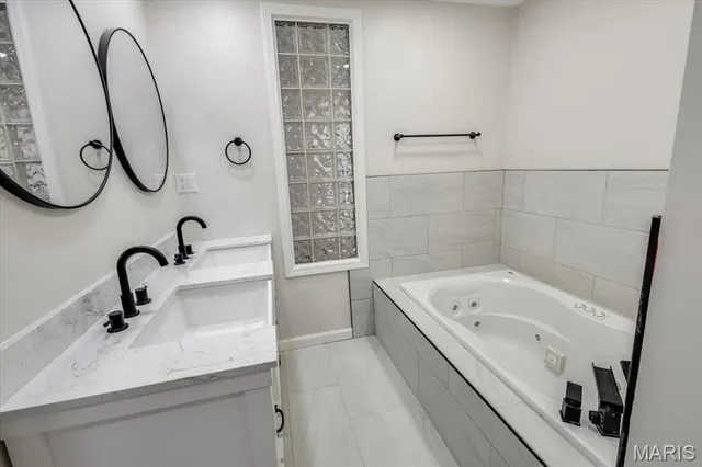 $340,000 | 4561 Laclede Avenue, Unit 4FE, St. Louis, MO 63108