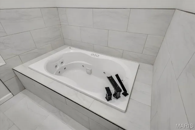 $340,000 | 4561 Laclede Avenue, Unit 4FE, St. Louis, MO 63108