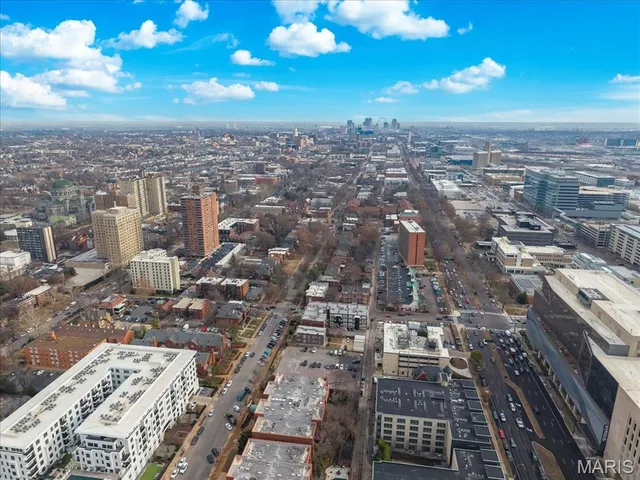 $340,000 | 4561 Laclede Avenue, Unit 4FE, St. Louis, MO 63108