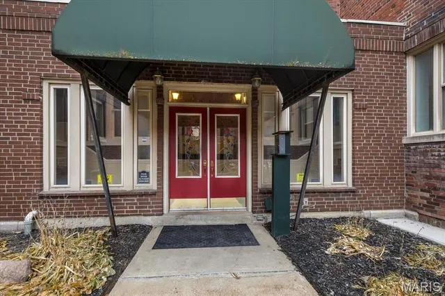 $340,000 | 4561 Laclede Avenue, Unit 4FE, St. Louis, MO 63108