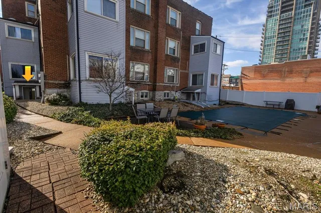 $340,000 | 4561 Laclede Avenue, Unit 4FE, St. Louis, MO 63108